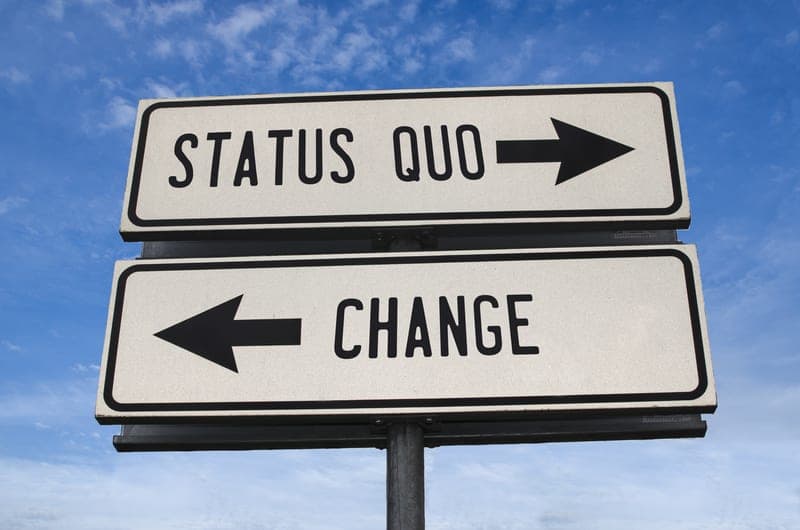 Status Quo Bias: Vì Sao Khách Hàng Không Muốn Thay Đổi và Cách Doanh Nghiệp Có Thể Thuyết Phục Họ